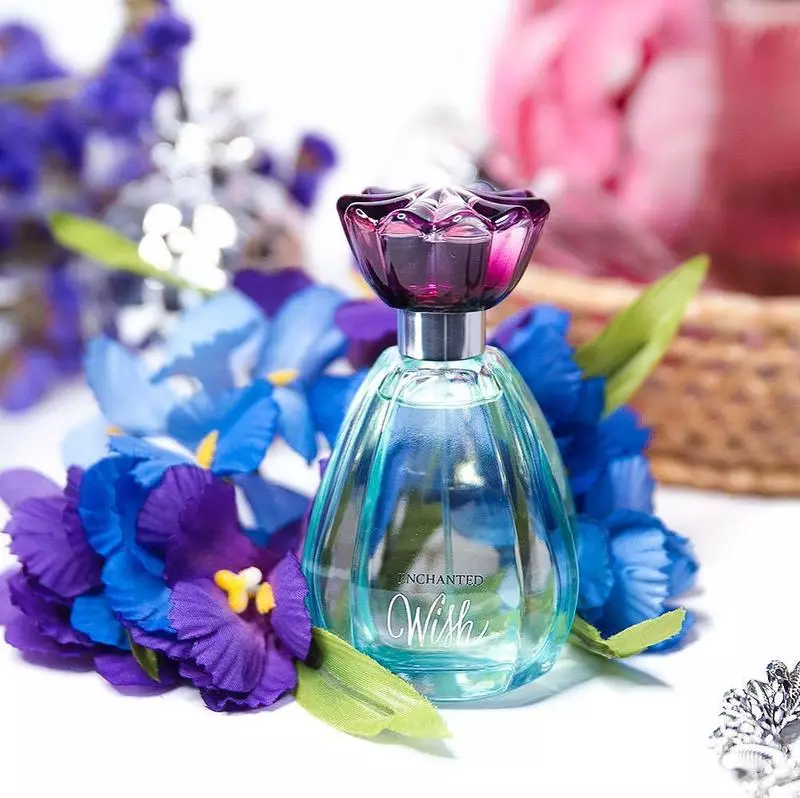 Perfum mary kay (39 surat): Bir aýal atyrlarlar balarer, eltumlar we syýahat, erkek hajathana suwy, fut derejeli göwtleri we beýleki pyrlary, saýlamak maslahatlary 25259_39