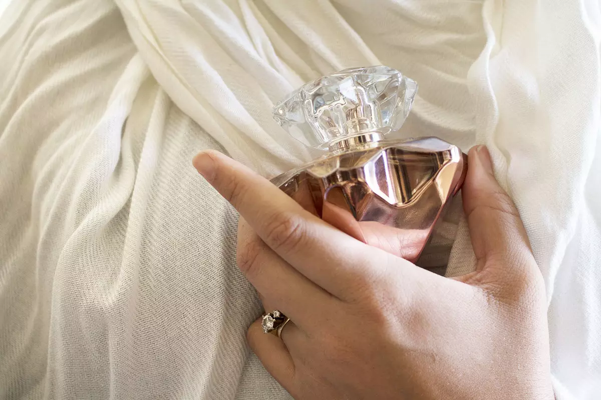 Perfume Montblanc: Perfume femenino, emblema de señora y otros sabores de agua de inodoro, consejos de selección 25260_25