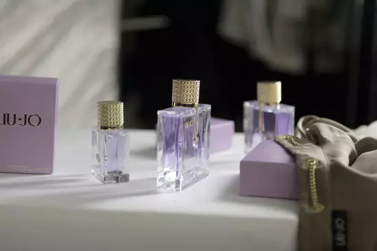 Perfume jo: Perfume glam eau de parfum, milano sy fofon'i Liu jo, fanoratana rano fidiovana, reviews 25272_18