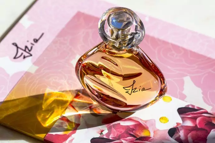 Parfume Sisley: Parfume og toiletvand, Eau du Soir, Kvindelige dufte Izia, Soir de Lune og andre parfume. Beskrivelse. Anmeldelser 25284_9