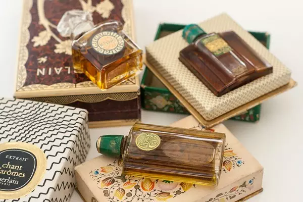 Parfumerija Coty (18 nuotraukų): Kvepalai vanilės laukai, Masumi ir kitos kvepalų įmonės, Prancūzijos Dvasios apžvalgos 25285_6