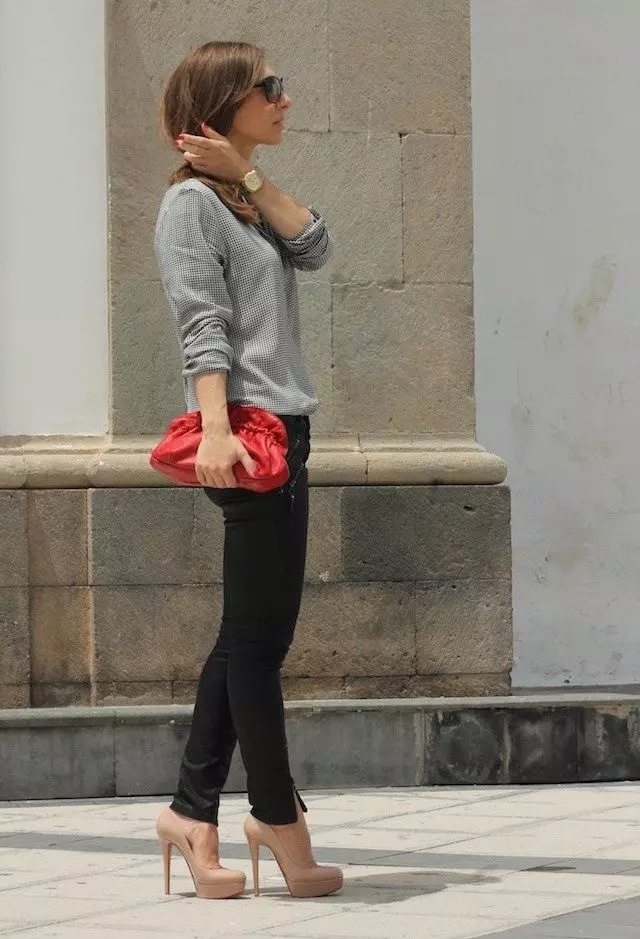 Stiletto ayaqqabıları (139 şəkil): ağ qadın modelləri kəskin bir burunlu, incə bir boya 20 sm yüksəklikdə ayaqqabı 2528_25