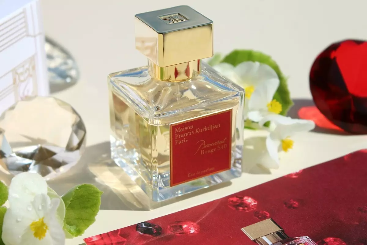Perfumery Maison Francis Kurkdjian (30 ảnh): Nước hoa Baccarat Rouge 540 Exterit De Parfum và Women Toilette Water, Aromas, mô tả và đánh giá của họ 25294_27