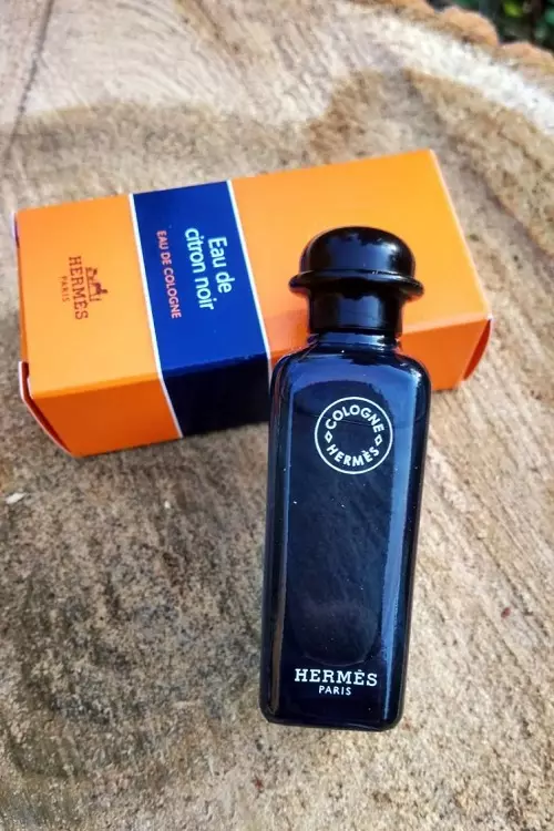 Parfüümid Hermes: parfüümi ja naiste tualettvesi, Twilly d'Hermes, Le Jardin de Monsieur Li, un Jardin Sur Le Titr ja muu parfümeeria 25305_32