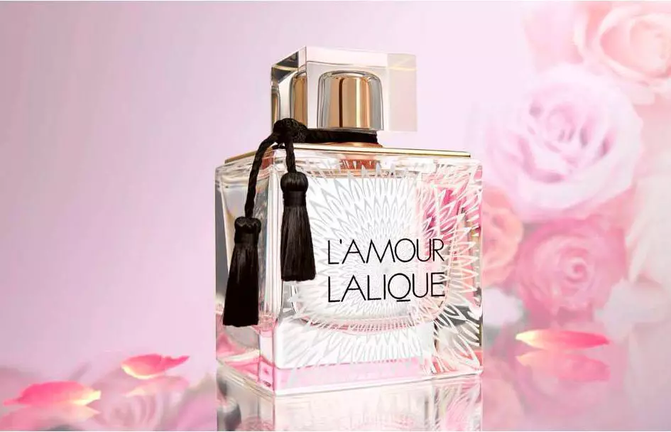 Perfumy Lalique: Žena parfum, ametyst a l'amour, satén, soleil a bývanie, fruits du mouvement 1977 a perly de lalique, recenzia 25307_18