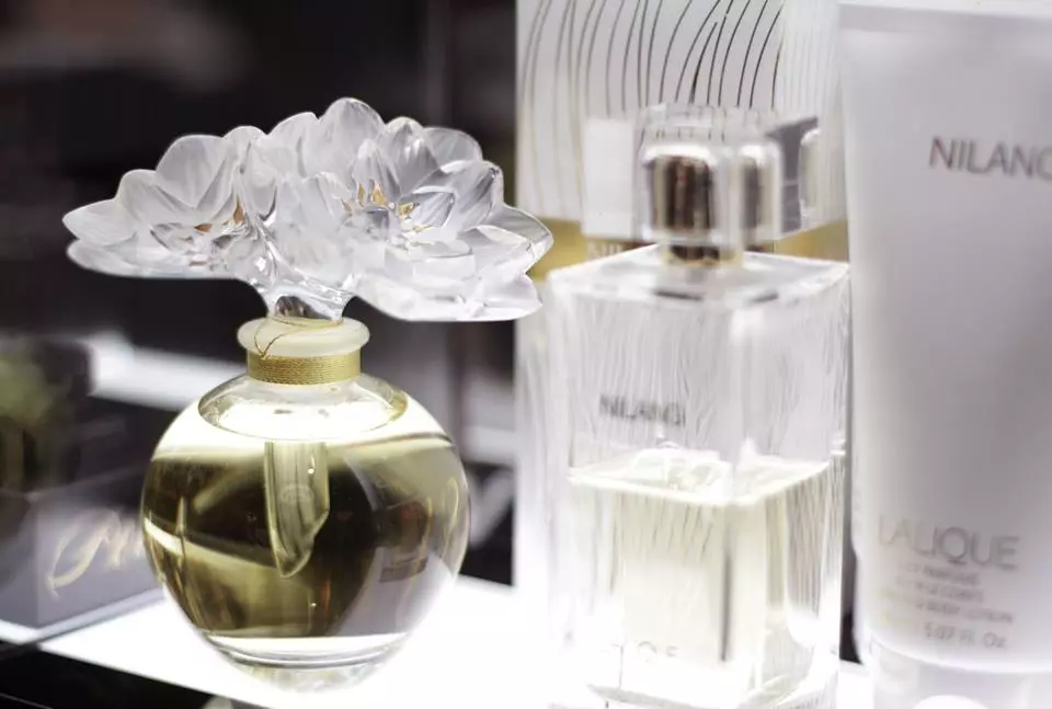 Парфюм Lalique: Жена парфюм, Аметист и L'Amour, Сатин, Soleil и живот, Плодове Du Mouvement 1977 г. и Perles де Лалик, ревюта 25307_4