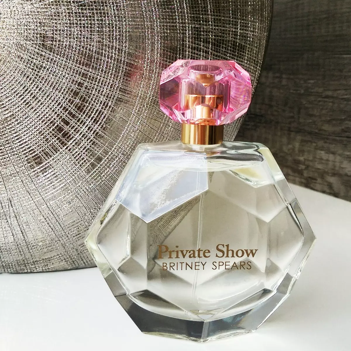 Perfuy Britney Spears: perfume e vaso sanitário, fantasia, fantasia da meia-noite e outros sabores da marca 25313_3
