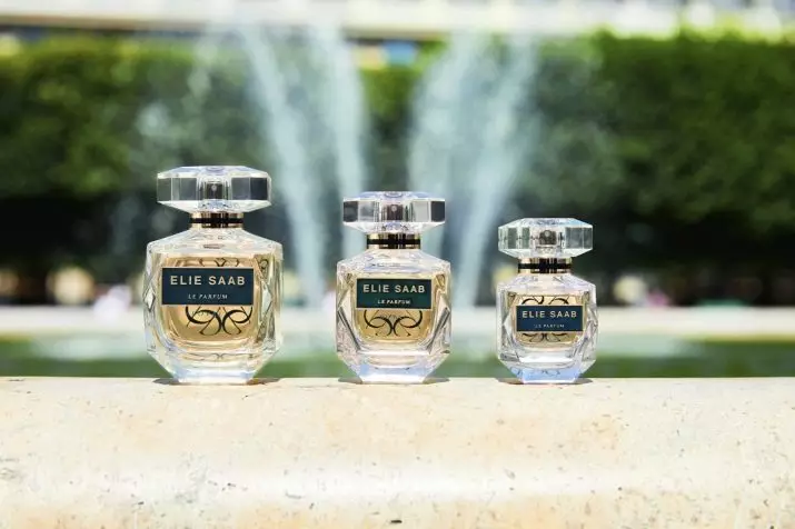Perfum Elie Saab: Spirits Le Parfum Royal, Le Parfum Essentiel, Dievča teraz, Le Parfum v bielej a toaletnej vode Rose Couture, recenzie 25329_13