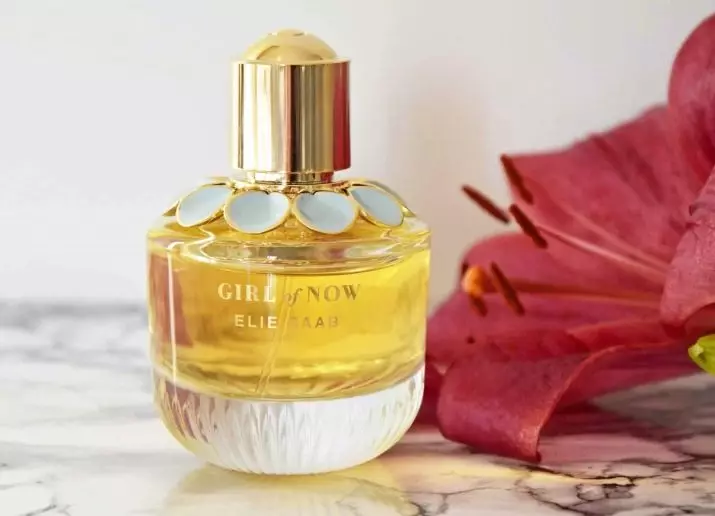 Perfym Elie Saab: Spirits Le Parfum Royal, Le Parfum Essentiel, Tjej Nu, Le Parfum i Vit och Toalett Vatten Rose Couture, Recensioner 25329_17