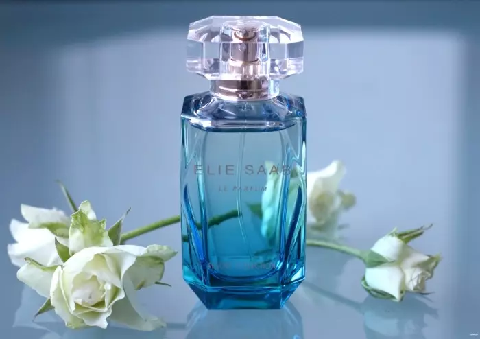 Perfum Elie Saab: Spirits Le Parfum Royal, Le Parfum Essentiel, Mergina dabar, Le Parfum į baltą ir tualetinio vandens Rose Couture, Atsiliepimai 25329_3