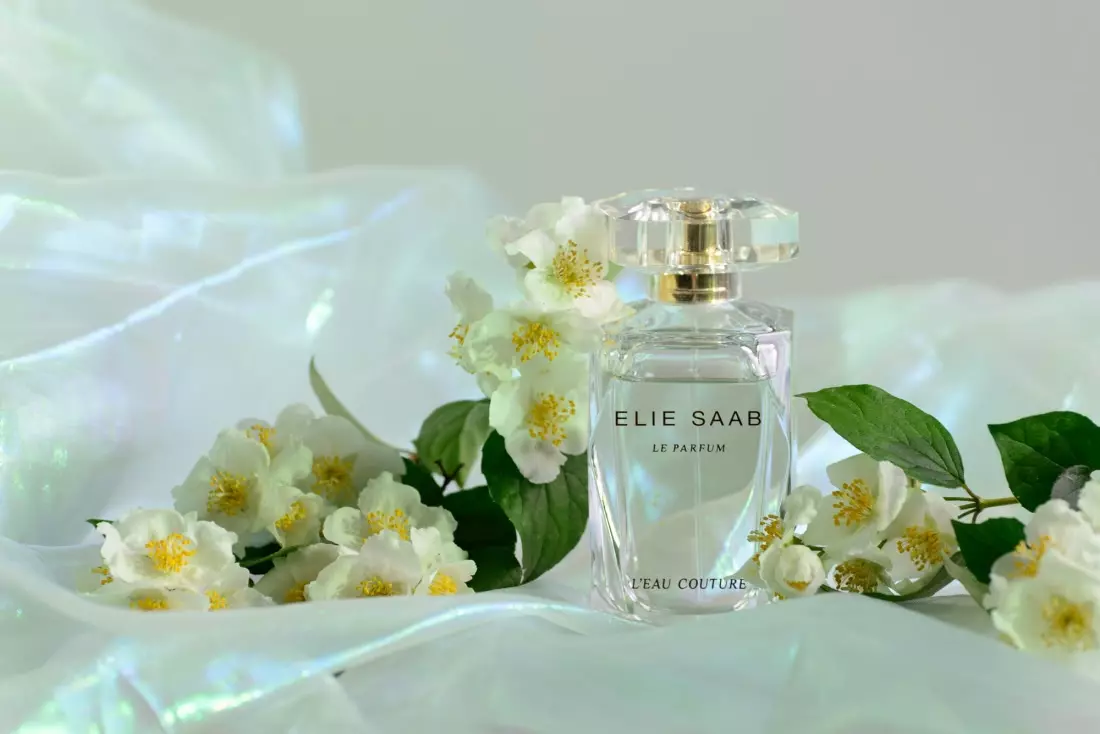 Perfum Elie Saab: Spirits Le Parfum Royal, Le Parfum Essentiel, Vajza e Tani, Le Parfumi në White dhe WC dhe Wallet Uji Rose Couture, Shqyrtime 25329_5