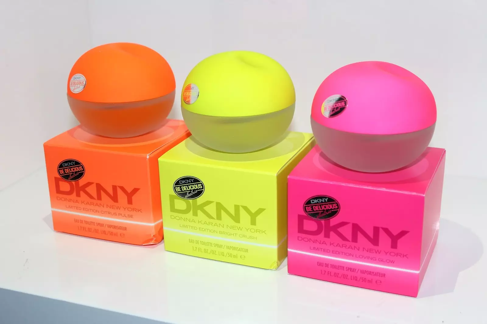 Dkny Perfume (picha 24): Perfume na maji ya choo kwa namna ya apple ya kijani, ladha ya kike kuwa ladha, hadithi za eau de toilette na manukato mengine kutoka Donna Karan 25330_23