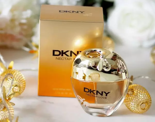 Dkny Perfume (picha 24): Perfume na maji ya choo kwa namna ya apple ya kijani, ladha ya kike kuwa ladha, hadithi za eau de toilette na manukato mengine kutoka Donna Karan 25330_24