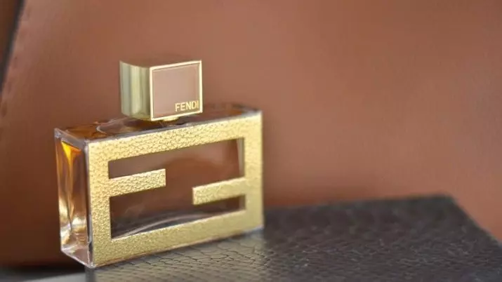 Fumenti parfum: froulike parfum en húskewetter, fan by it Fendi-smaak en houten deksel, Fendi Theorema en Palazzo foar froulju 25344_2