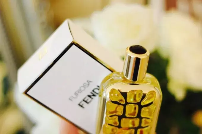 Fendi Perfume: Perfume Perempuan dan Air Tandas, Fan Di Fendi Rasa dan Lid Kayu, Fendi Teorema dan Palazzo untuk Wanita 25344_22