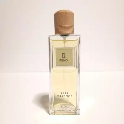 Парфуми Fendi: жіночі парфуми і туалетна вода, аромат Fan di Fendi і з дерев'яною кришкою, Fendi Theorema і Palazzo для жінок 25344_25
