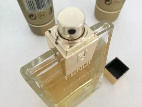 Fendi Perfume: Perfume Perempuan dan Air Tandas, Fan Di Fendi Rasa dan Lid Kayu, Fendi Teorema dan Palazzo untuk Wanita 25344_26