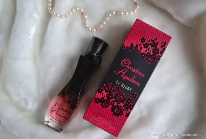 Christina Aguilera perfum (27 fotos): Perfums i aigües de tocador, de nit i altres sabors, descripció de productes de perfumeria femenina 25346_15