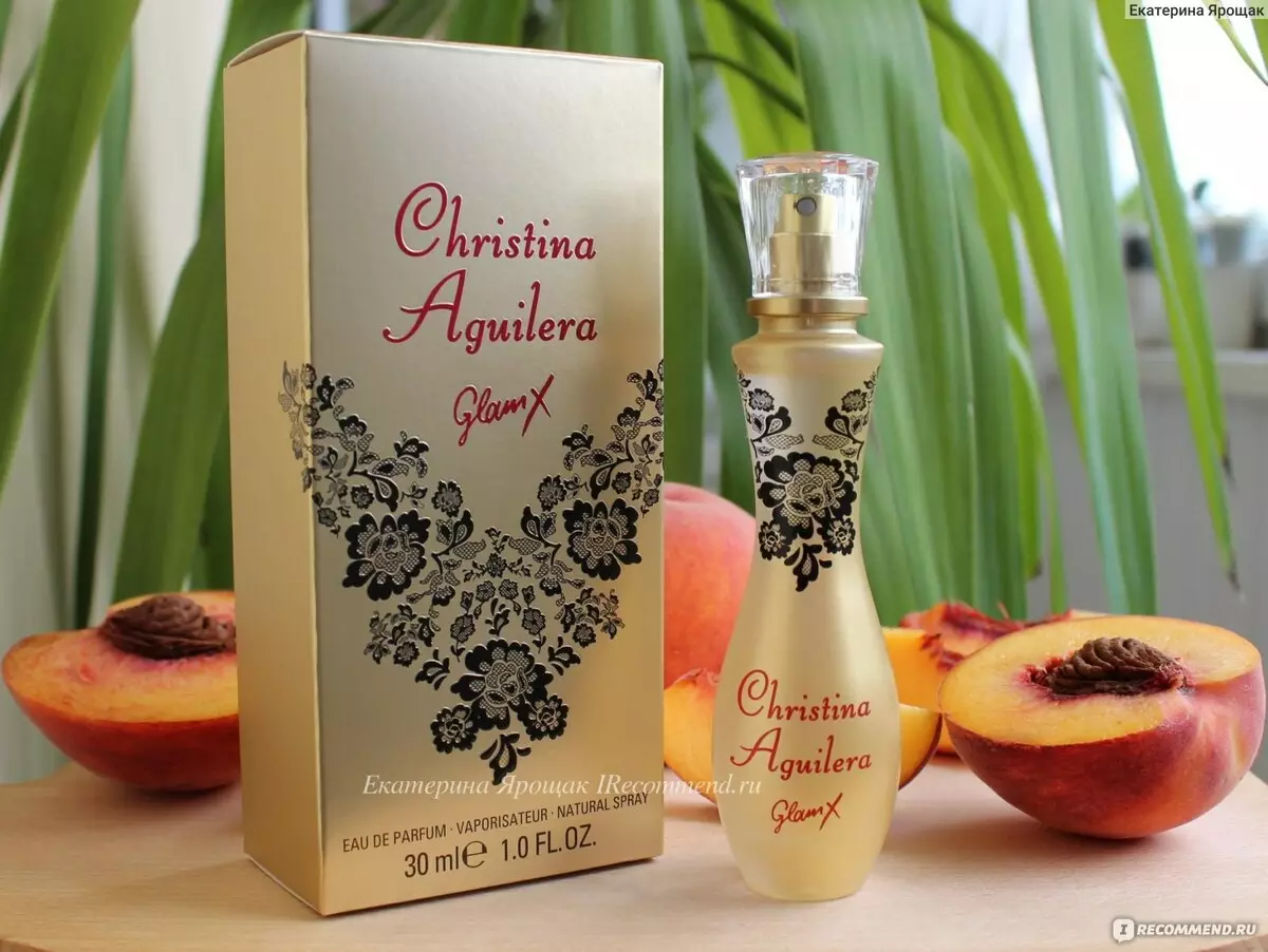 Christina Aguilera perfum (27 fotos): Perfums i aigües de tocador, de nit i altres sabors, descripció de productes de perfumeria femenina 25346_22