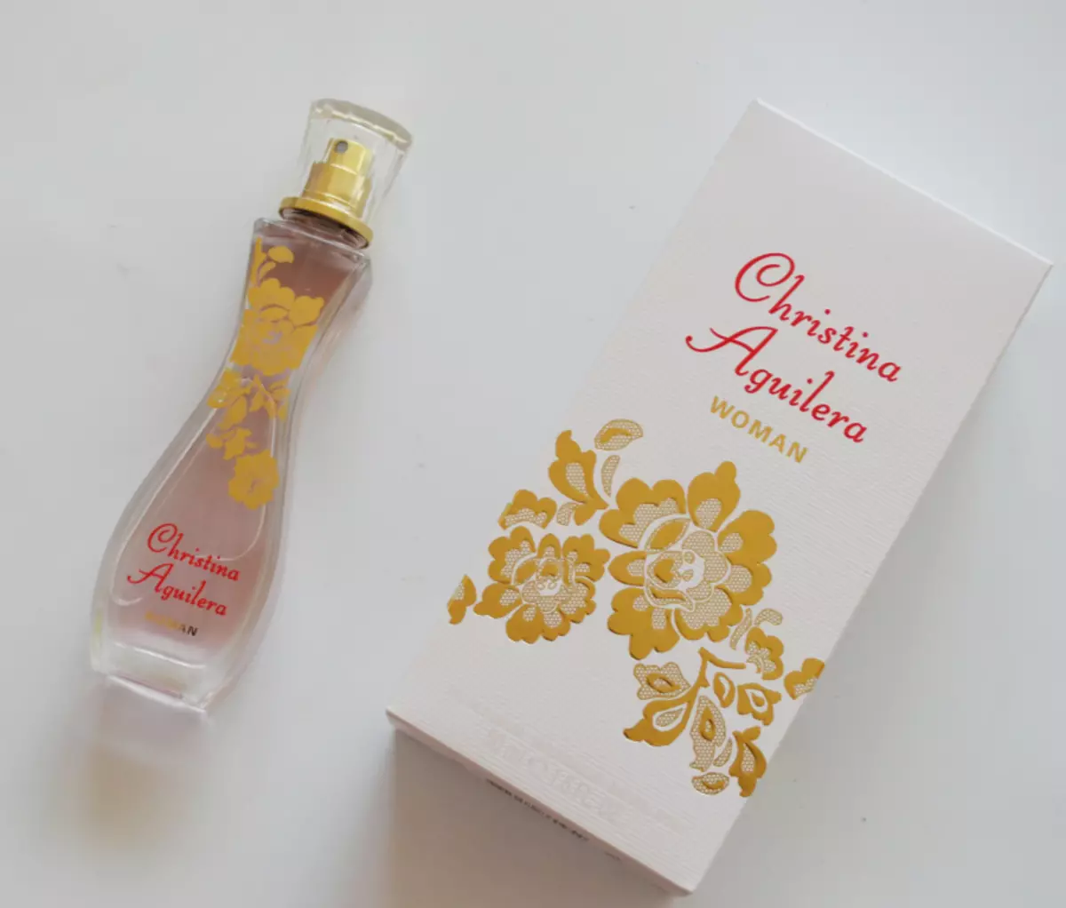 Christina Aguilera parfem (27 fotografija): parfem i toaletna voda, noću i druge okuse, opis ženskih parfeme proizvoda 25346_23