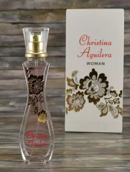 Christina Aguilera Parfüm (27 fotoğraf): Parfüm ve tuvalet suyu, gece ve diğer tatlar, kadın parfümeri ürünlerinin açıklaması 25346_26