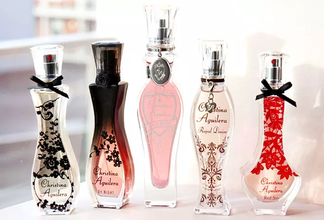Perfume de Christina Aguilera (27 fotos): perfume y agua de inodoro, por noche y otros sabores, descripción de productos de perfumería femenina 25346_8
