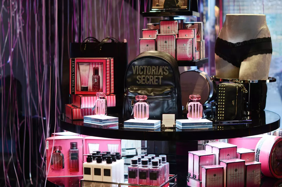 Perfumery Victoria's Secret (27 foto): Parfum Wanita dan Air Toilet, Bombshell, Angel, dan Rasa Lainnya, Ulasan Pemilik 25362_24