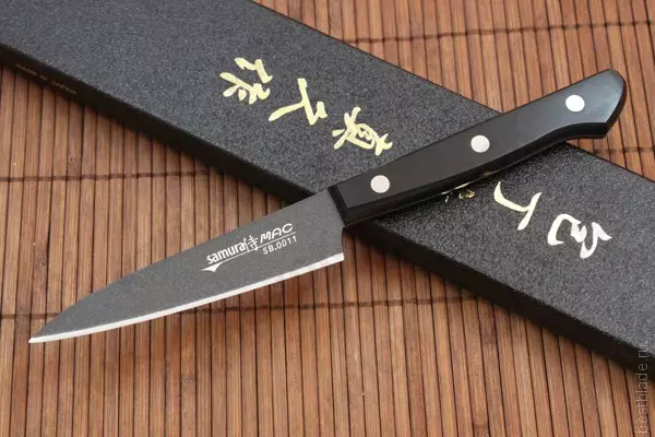 सामुरा चाकू (photes 35 फोटोहरू): जापानी भान्छाका चाकू, दमास्कस शेफ र सिरेमिक भान्छा मोडेलहरू, उपकरण धान्य कोण 25370_13