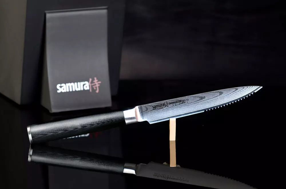 सामुरा चाकू (photes 35 फोटोहरू): जापानी भान्छाका चाकू, दमास्कस शेफ र सिरेमिक भान्छा मोडेलहरू, उपकरण धान्य कोण 25370_20