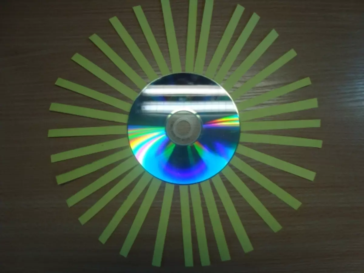 Солнце из компакт дисков