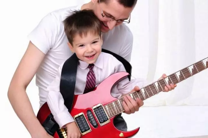 Uşaq elektrik gitarası: 5 ildən uşaqlar üçün bir gitara necə seçmək olar? Yeniyetmə ipləri olan real elektron gitara 25400_14