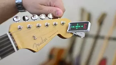 Tunere til guitarer: De bedste guitar-enheder til justering af akustiske guitarer og elektrisk guitar, seks-strengede og syv-tid, 12-strenge og andre 25425_23