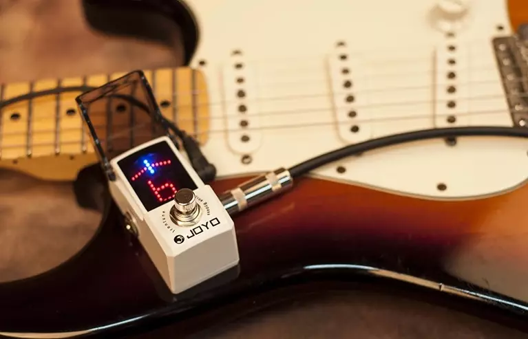 Tuners for guitars: the best guitar devices for adjusting acoustic guitars and electric guitar, six-stringed and seven-time, 12-strings and other 25425_46