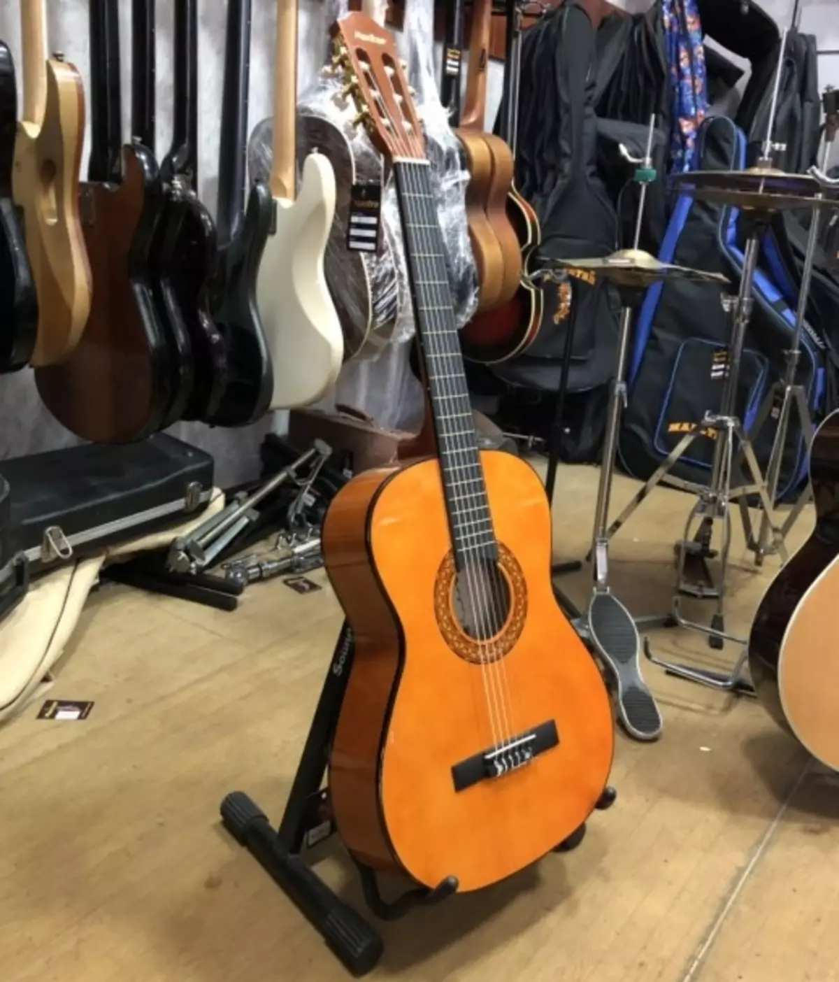 Gitar 7/8: Hangi yaş için? Santimetre cinsinden klasik gitarların boyutu 25428_2