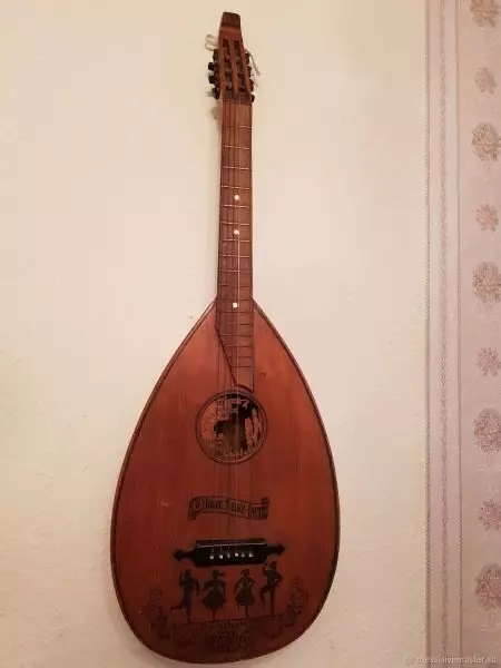 Lute (28 photos): What is it? Music medieval tool Soprano, theorer and other types, game and sound, number of strings and system 25462_26