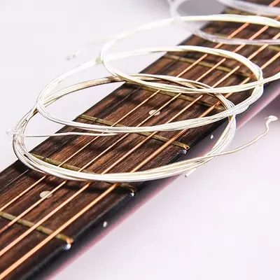 Stringhe della chitarra: tipi di corde per chitarra. Stringhe in metallo e neon. Cosa è meglio scegliere? Come scoprire quale chitarra stai? Cosa li rende? 25472_6