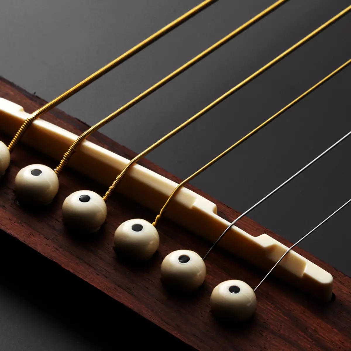 Ngwurugwu maka Guitars: Kedu ka ịhọrọ? Etu esi ahọrọ caliber (ọkpụrụkpụ)? Metal na nro, ọla ọcha na ụdị ndị ọzọ, nha 25474_17