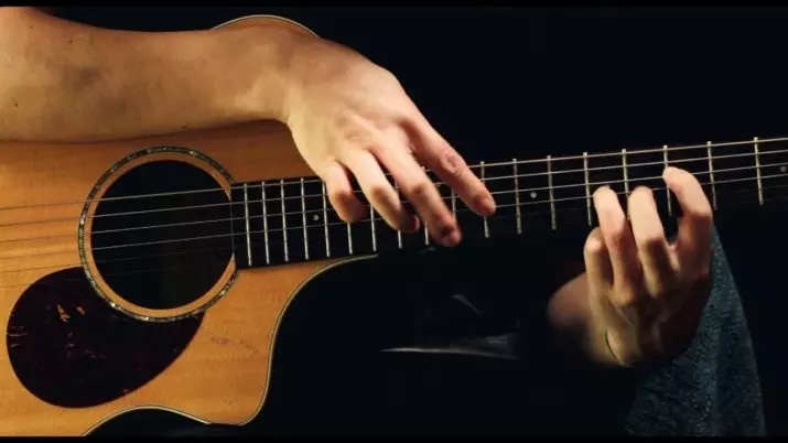 I-FingerStyle: Isitayela somdlalo we-Guitar, ukufunda kusuka ku-zero kubaqalayo, amasu nokuzivocavoca 25480_2