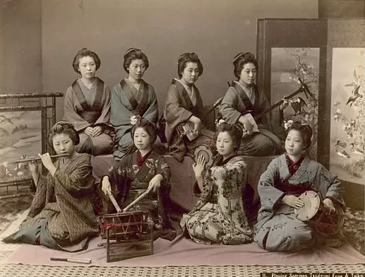 Japanilaiset soittimet: merkkijono kumarsi perinteisiä työkaluja (viulu, kokus), Japanin ja muiden tuulen kansalliset työkalut 25491_11