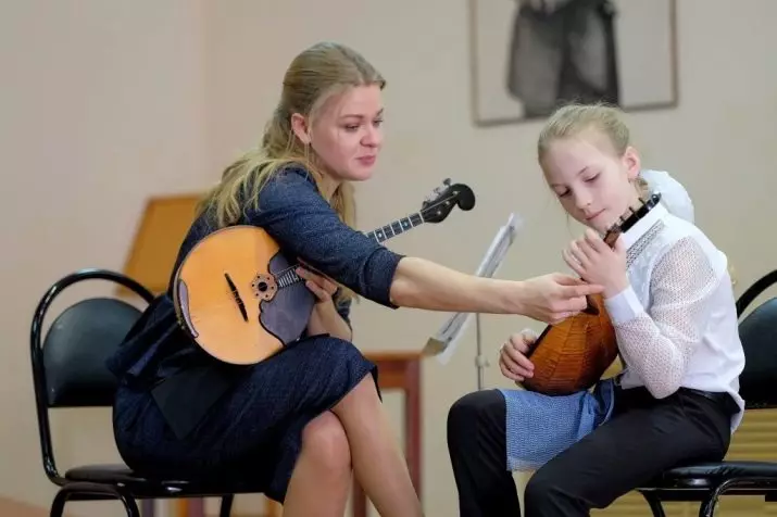 Doma (42 fotografije): mali glazbeni instrument. Što je to i koliko žica? Razlike iz Dombra, Sory, Doma Bass i Alta. Igra i postava 25509_35