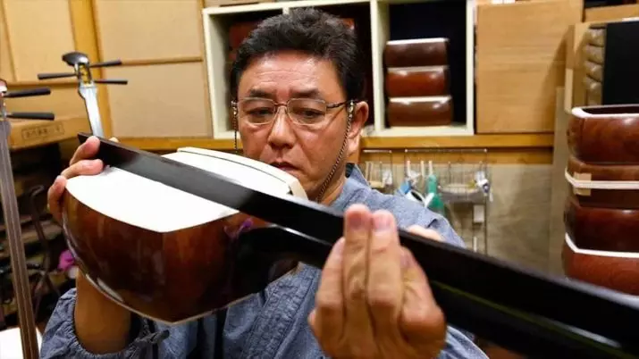 SIMISEN: Jeu sur le luth à trois cordes japonais avec un long cou, instrument de musique plug chaîne Tsugaru-Dzijisan et d'autres espèces 25513_6