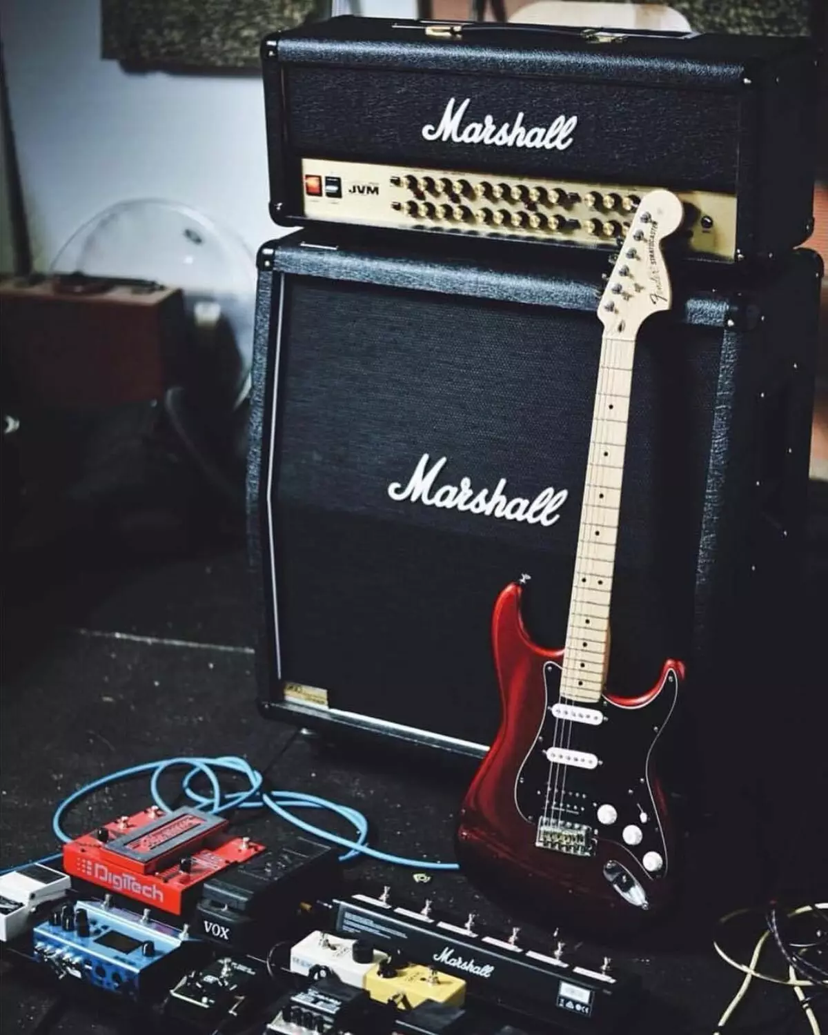 Гитарное оборудование. Электрогитара Marshall. Marshall Guitar Rig. Примочка Фендер для бас гитары. Marshall Guitar процессор 2021.