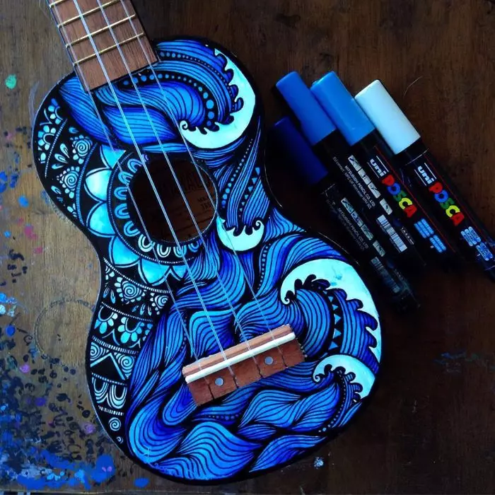guitare Peinture: vernis pour les guitares acoustiques et classiques. Qu'est-ce que la peinture peut être peint à la maison avec vos propres mains? 25539_3