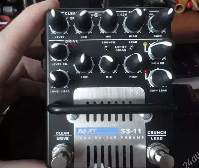 Gitaar PREAMP: PREAMP foar akoestysk en oare gitaar. Wat is it? Lamp foarrjochte preterlike heechders en oaren, de kar fan 'e bêste 25543_2