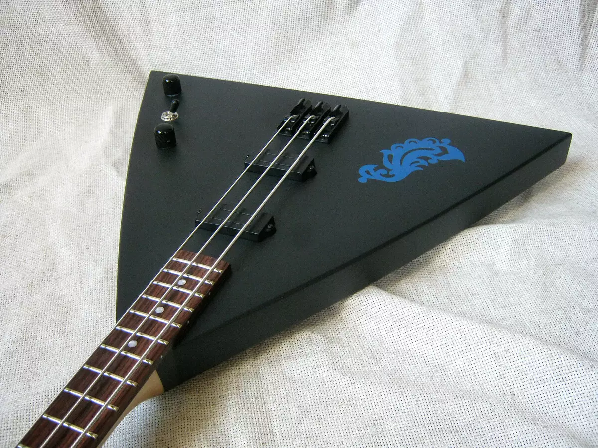 Electrobalallay: What is an electronic balalaika? Using an electroacoustic model 25545_9