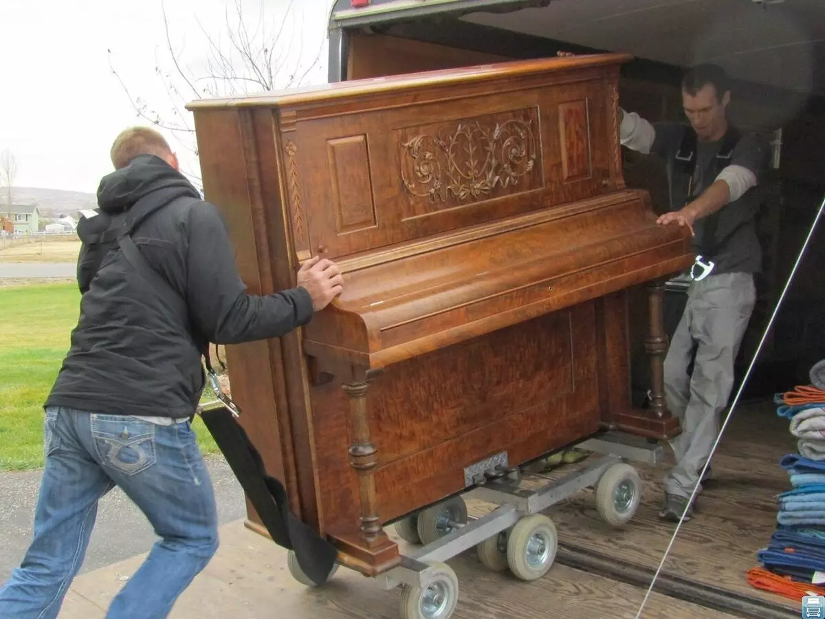 Piano Transport: Hvordan bære piano og piano? Er det mulig å demontere for transport selv? Verktøyemballasje 25557_26