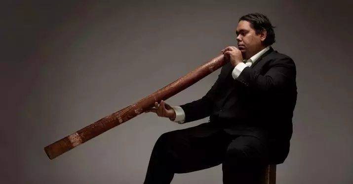 Didgerida (26 fotek): Jak hrát mosazný hudební nástroj a co je to? Zvuk, moderní hudba na australské Dudka 25560_22
