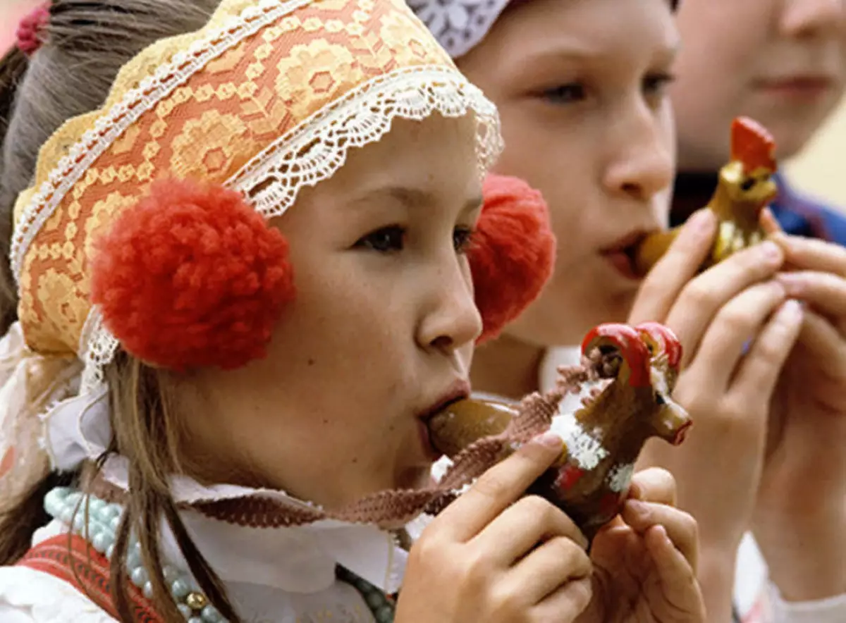 Clay Whistles: Clay Whistles og fuglar og aðrir. Hvernig á að gera þau með eigin hendur á aðalskóla byrjendur? Dæmi um flautu leikföng 25561_5