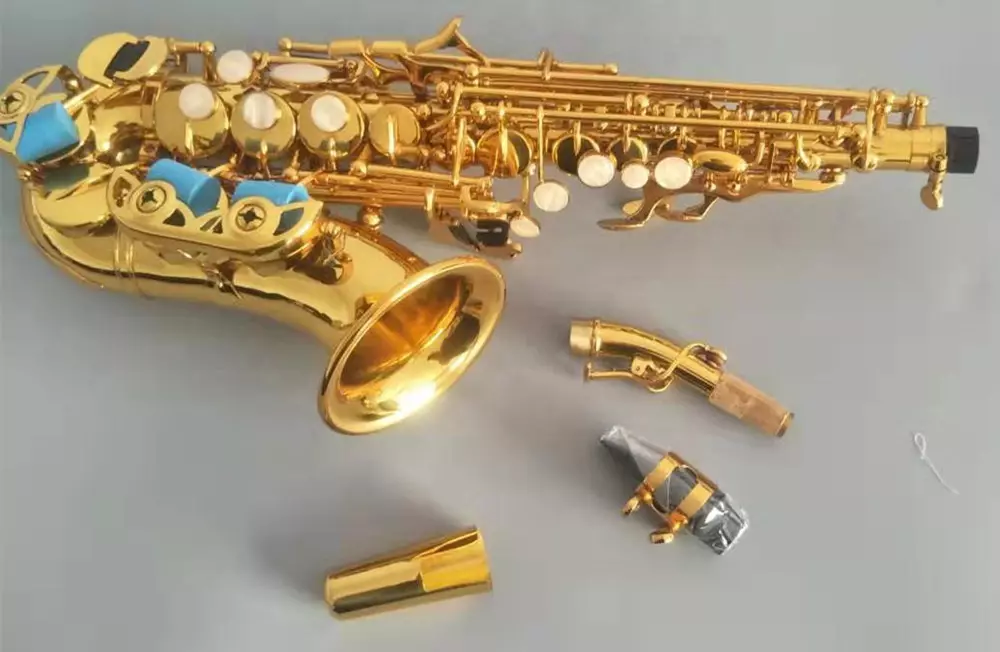 Saxophone (49 عکس): څه شی دی؟ Tenor او soprano، baritone او نورو ډولونو، د څانګې او د وياند د انتخاب. دا څه ګوري او دا چې څنګه غږ؟ 25581_27