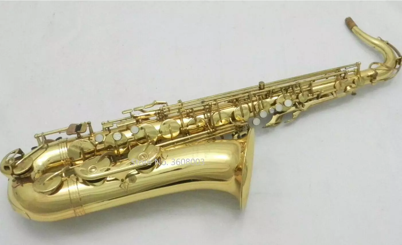Saxophone (49 عکس): څه شی دی؟ Tenor او soprano، baritone او نورو ډولونو، د څانګې او د وياند د انتخاب. دا څه ګوري او دا چې څنګه غږ؟ 25581_30
